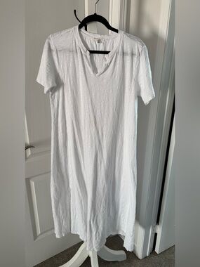 Mododoc White Textured V-Neck T-Shirt Dress - Size L